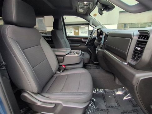 Used 2024 Chevrolet Silverado 1500 LT w/ Z71 Off-Road Package image 27