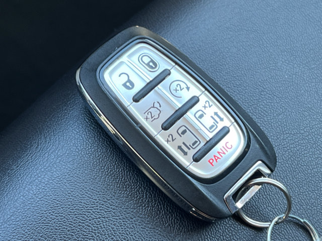 Used 2024 Chrysler Pacifica Touring-L AWD/4WD image 34