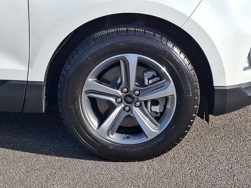 Used 2024 Ford Edge SEL w/ Convenience Package image 11