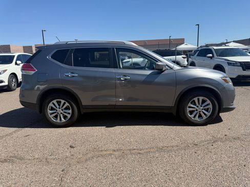 Used 2016 Nissan Rogue SV FWD image 4