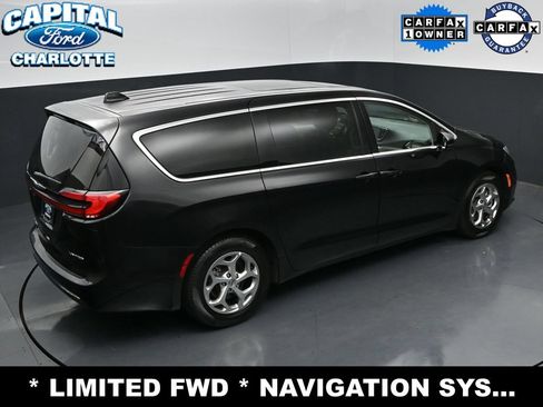 Used 2024 Chrysler Pacifica Limited FWD image 32