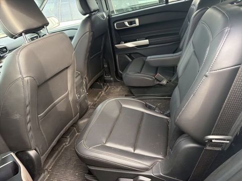 Used 2023 Ford Explorer XLT w/ Equipment Group 202A image 7