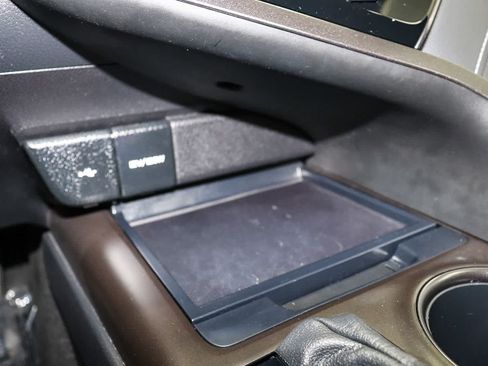 Used 2022 Toyota Camry SE w/ Carpet Mat Package (TMS) FWD image 22
