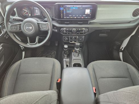 Used 2025 Jeep Gladiator Sport AWD/4WD image 2
