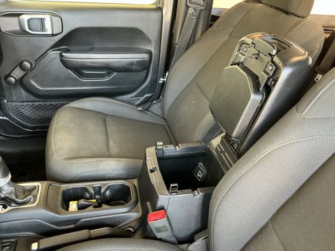 Used 2019 Jeep Wrangler Sport AWD/4WD image 12