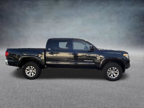 Used 2018 Toyota Tacoma SR5 RWD image 8