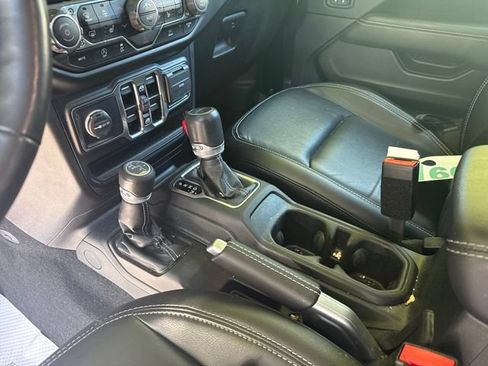 Used 2022 Jeep Gladiator Overland w/ Popular Equipment Package AWD/4WD image 21