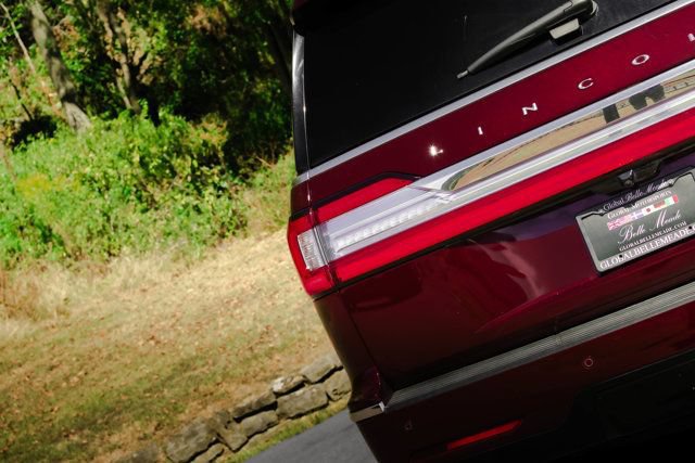 Used 2021 Lincoln Navigator Reserve w/ Luxury Package AWD/4WD image 4