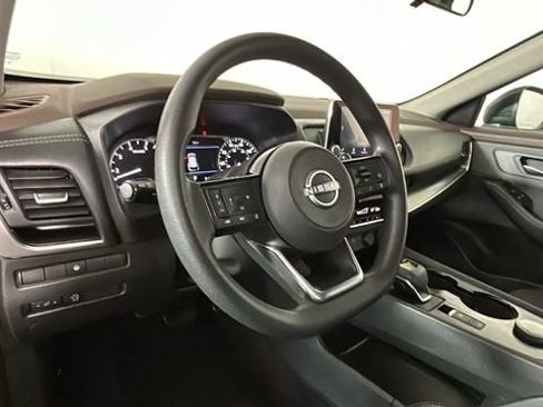 Used 2023 Nissan Rogue SV AWD/4WD image 13