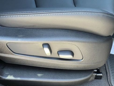 New 2025 Cadillac XT6 Luxury image 25