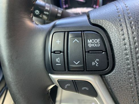 Used 2019 Toyota Highlander SE AWD/4WD image 18