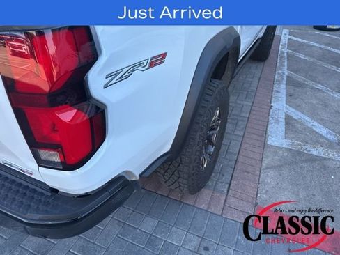 Used 2024 Chevrolet Colorado ZR2 w/ ZR2 Convenience Package III image 18