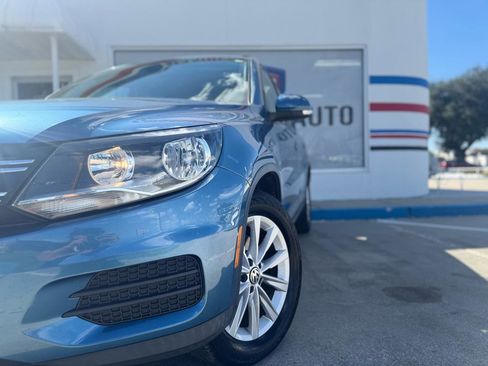 Used 2017 Volkswagen Tiguan Limited w/ Premium Package image 3