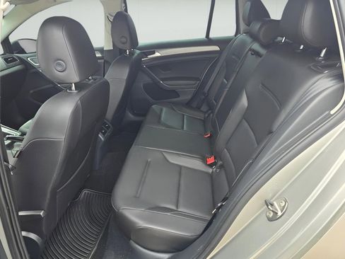 Used 2015 Volkswagen Golf TDI S FWD image 24