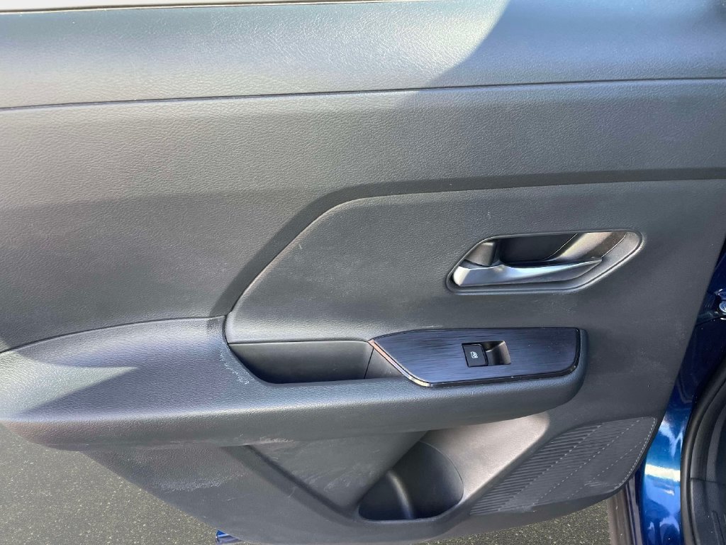 Used 2025 Nissan Kicks SV FWD image 15