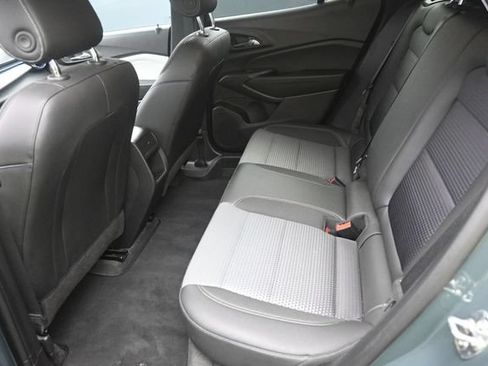 Used 2025 Chevrolet Trax LT FWD image 32