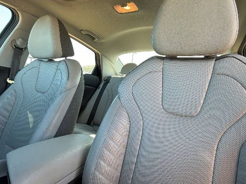 Used 2024 Hyundai Elantra Limited FWD image 11