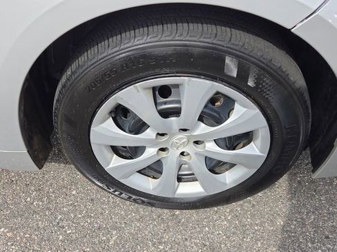 Used 2022 Toyota Corolla LE FWD image 16