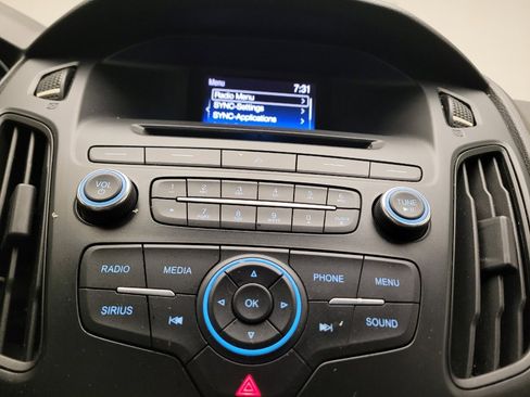 Used 2015 Ford Focus SE FWD image 25
