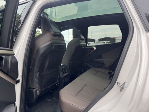 Used 2025 BMW X3 xDrive30i w/ Premium Package image 16