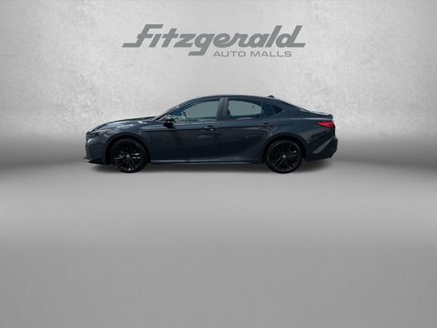 Used 2025 Toyota Camry SE FWD image 5