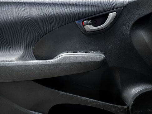 Used 2013 Honda Fit Base image 16