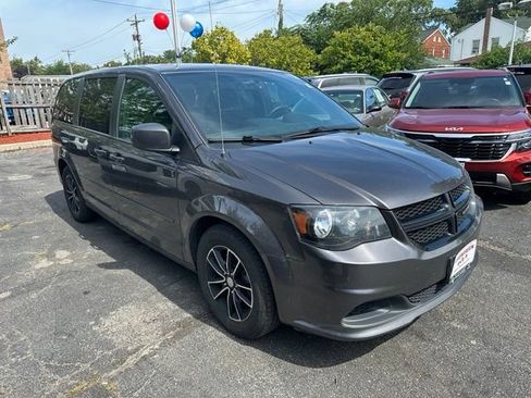 Used 2017 Dodge Grand Caravan SE FWD image 3