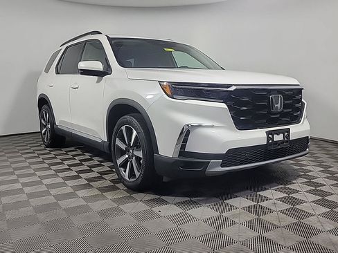 Certified 2023 Honda Pilot Touring image 1