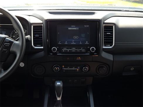 Used 2022 Nissan Frontier SV image 11