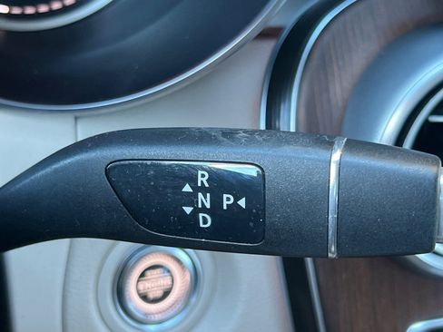 Used 2021 Mercedes-Benz GLC 300 4MATIC w/ Premium Package image 25