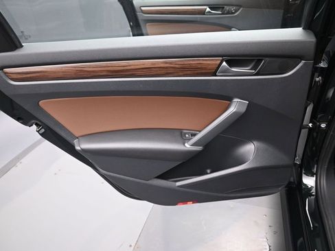 Used 2022 Volkswagen Passat 2.0T image 29