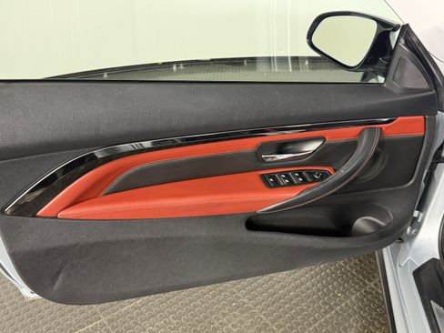 Used 2015 BMW M4 Convertible image 9