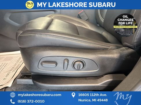 Used 2023 Chevrolet Traverse LT image 10