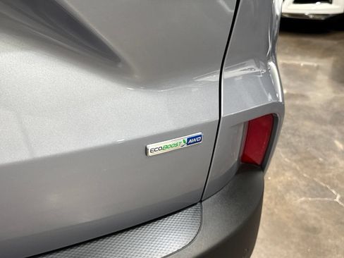 Used 2022 Ford Escape Titanium AWD/4WD image 17