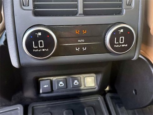 New 2024 Land Rover Discovery Dynamic SE image 14