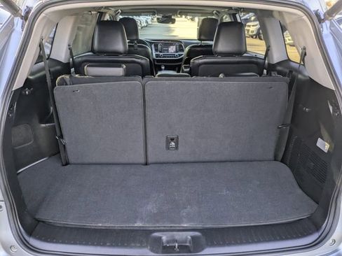 Used 2018 Toyota Highlander XLE image 30