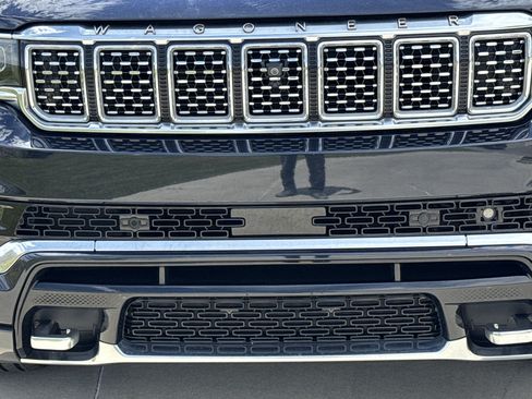 Used 2022 Jeep Grand Wagoneer Series III w/ Rear Seat Video Group 1 AWD/4WD image 3