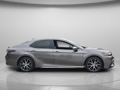 Used 2024 Toyota Camry SE FWD image 5