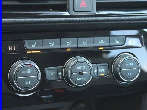 Used 2024 Volkswagen Taos SE image 39