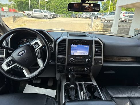 Used 2019 Ford F150 Lariat w/ Equipment Group 502A Luxury AWD/4WD image 12