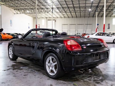 Used 2000 Toyota MR2 RWD image 4