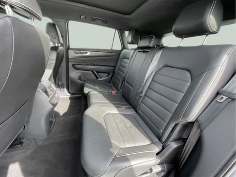 Used 2024 Volkswagen Atlas Cross Sport SEL R-Line image 16