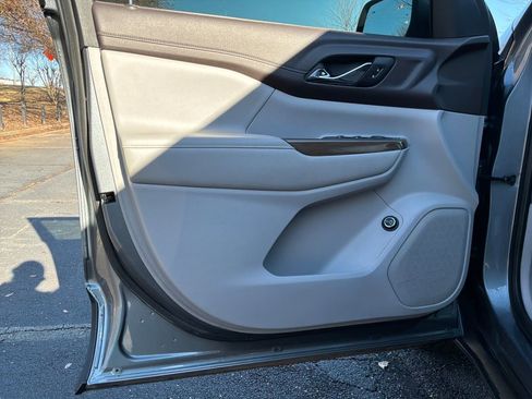 Used 2020 GMC Acadia SLE w/ Driver Convenience Package image 10