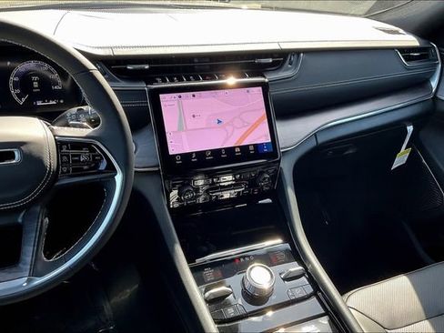 New 2025 Jeep Grand Cherokee L Overland image 8