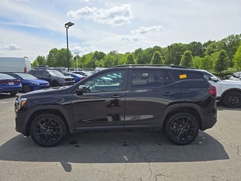 Used 2023 GMC Terrain SLE w/ Driver Convenience Package AWD/4WD image 4
