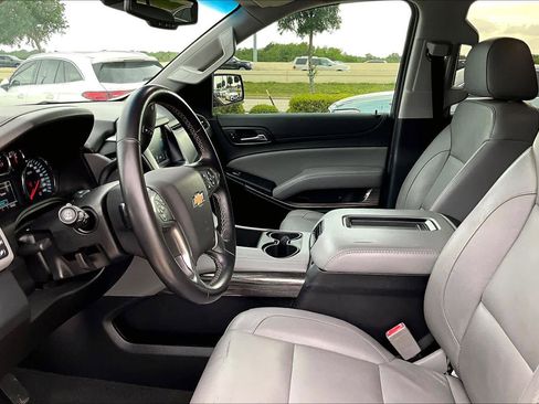 Used 2019 Chevrolet Suburban LT image 7
