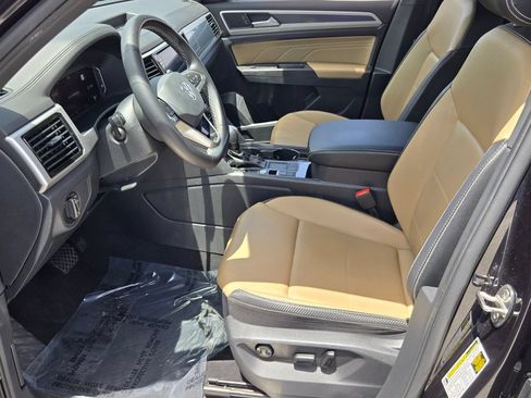 Certified 2022 Volkswagen Atlas Cross Sport SE w/ Black Wheel Package FWD image 10