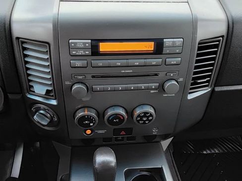 Used 2004 Nissan Titan SE image 12