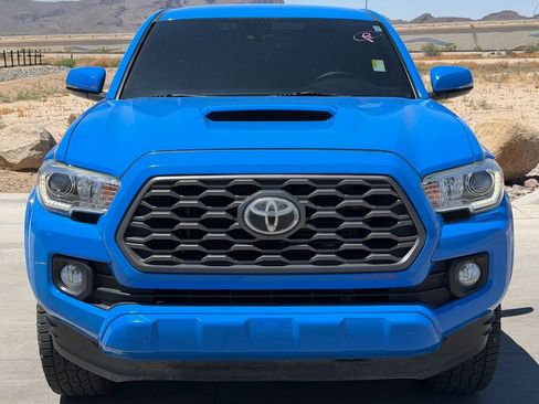 Used 2020 Toyota Tacoma TRD Sport w/ Technology Package RWD image 3