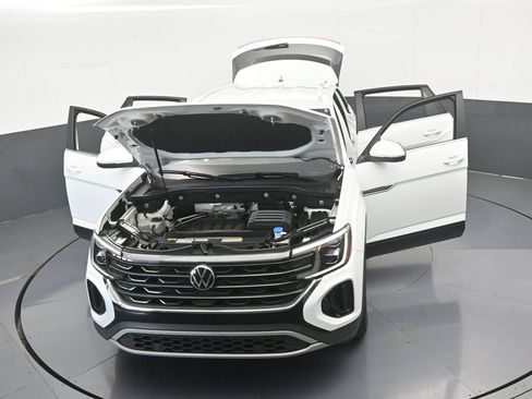 Used 2024 Volkswagen Atlas Cross Sport SE image 69